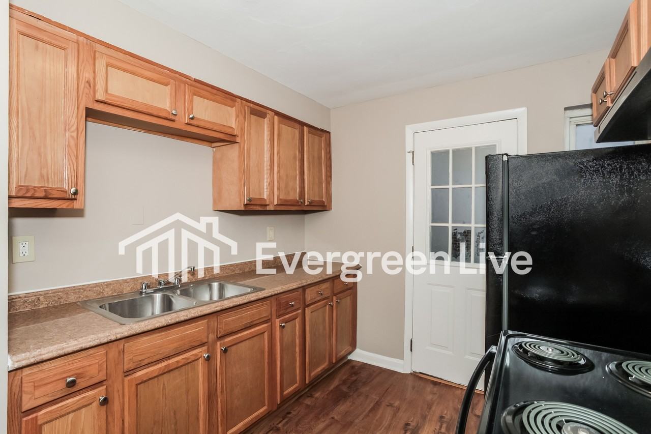 7034 Noble Ct - Photo 7 of 15