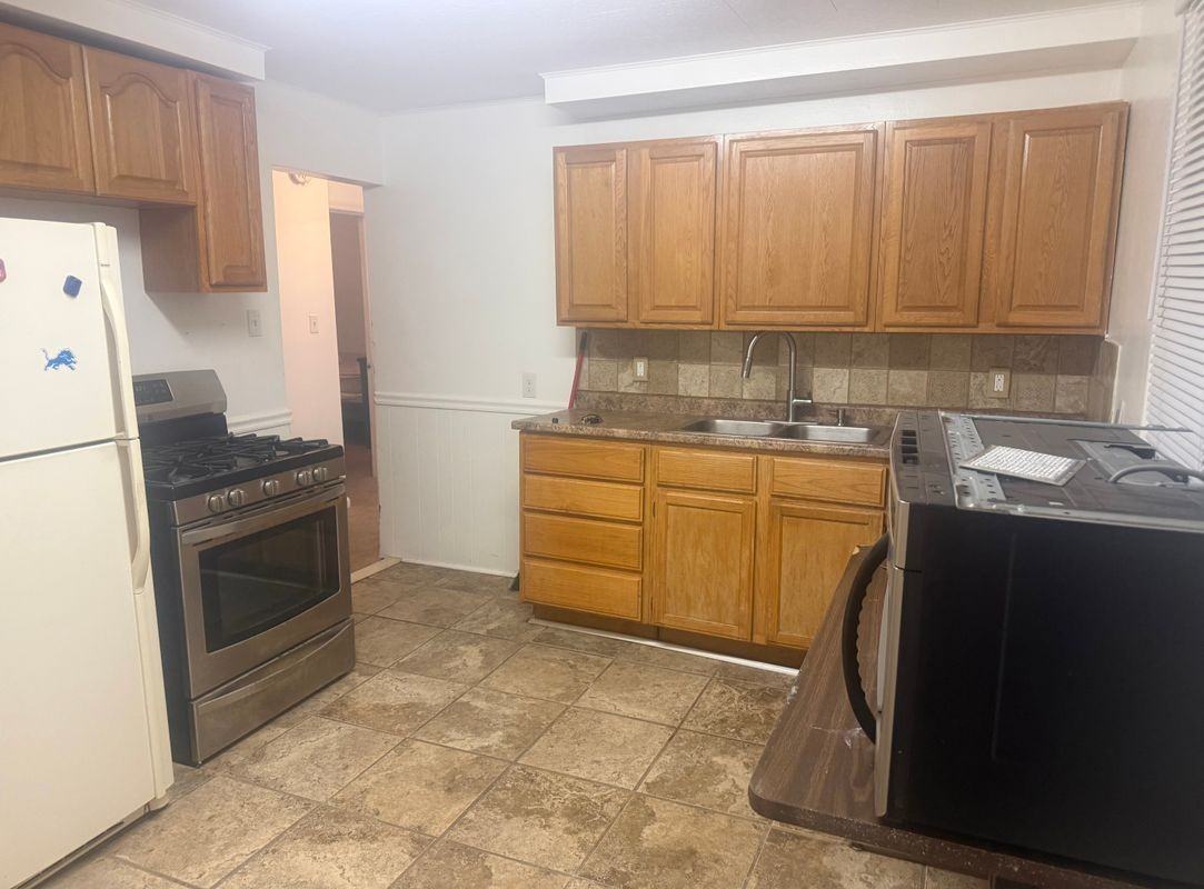 315 Biltmore St - Photo 2 of 14