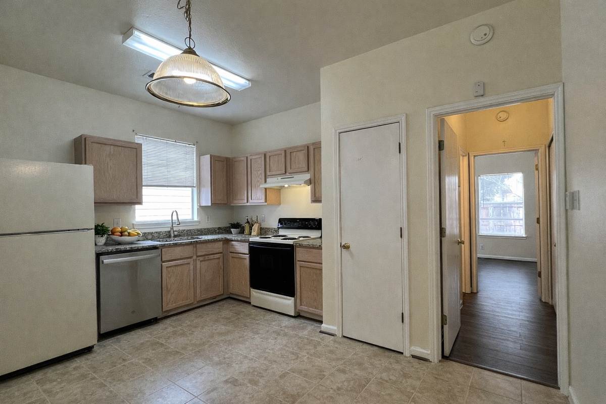 2430 Crown Holw - Photo 2 of 6