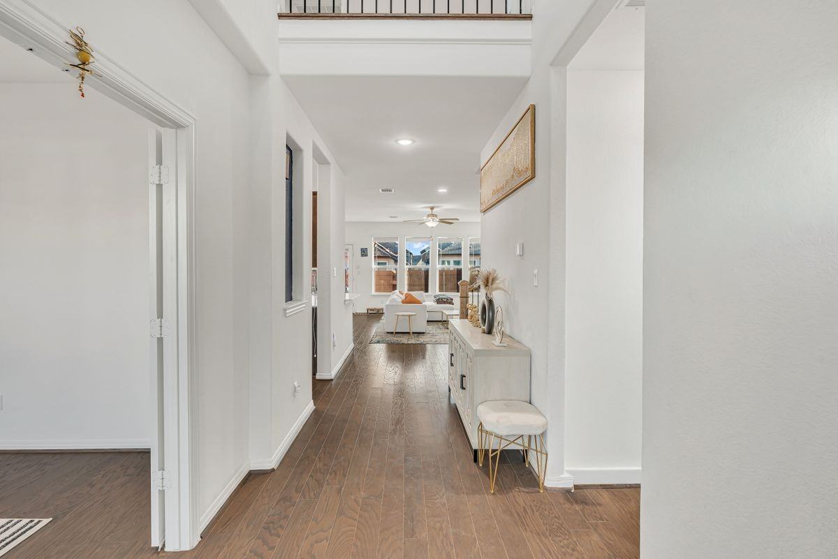 111 Fortuna Ct - Photo 4 of 35