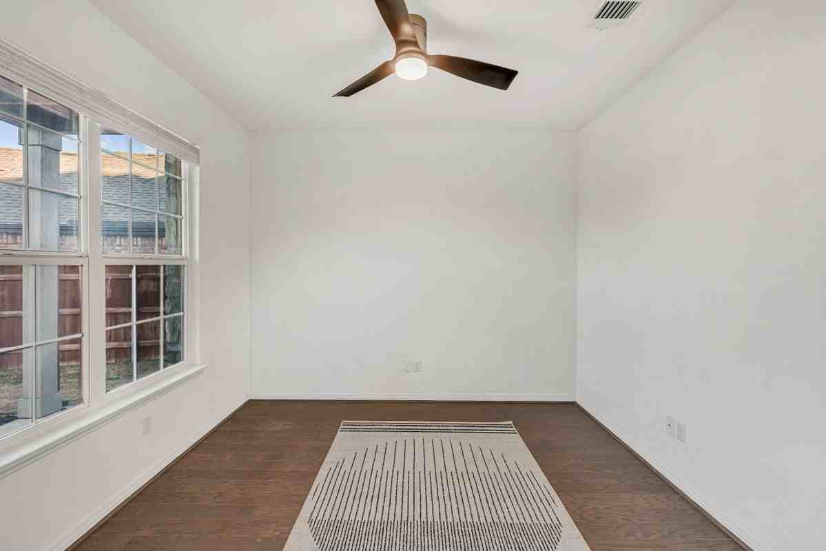 111 Fortuna Ct - Photo 6 of 35