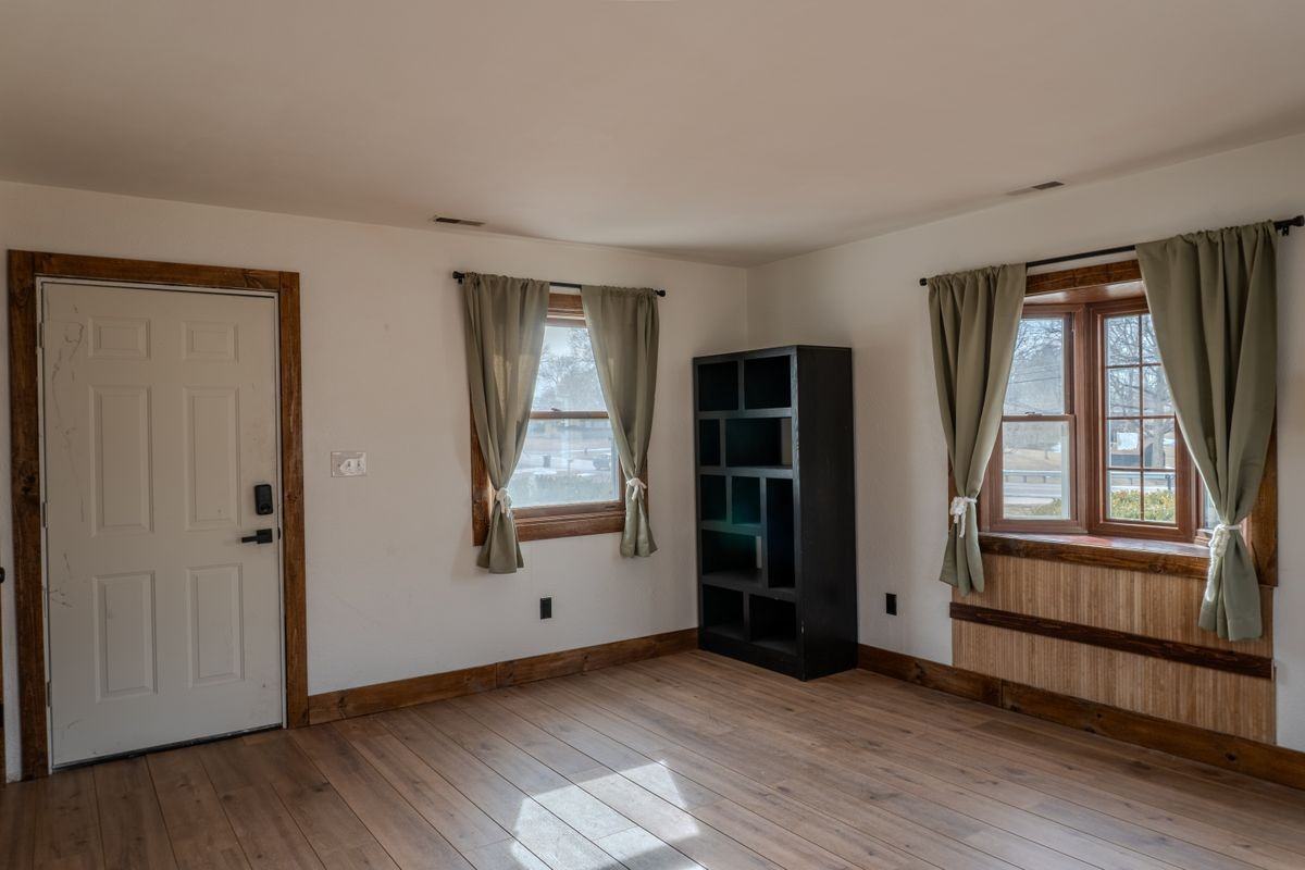 2060 N Morton Ave - Photo 5 of 21