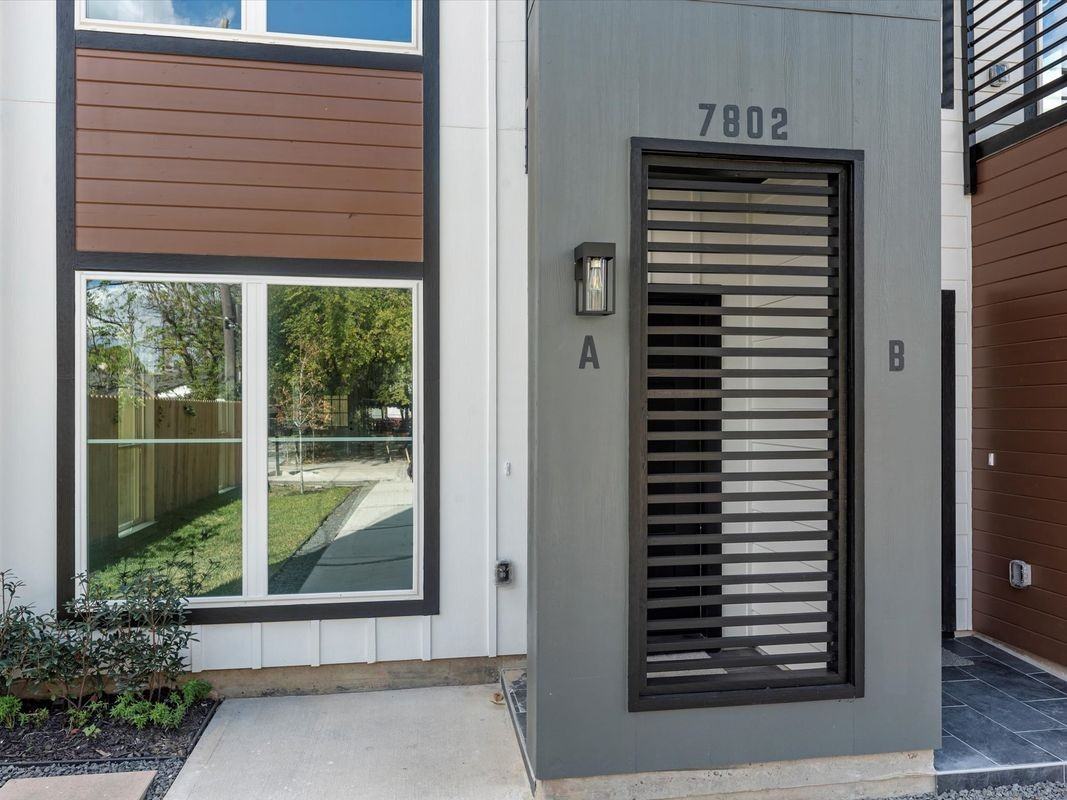 7802 Queen St ##A - Photo 3 of 40