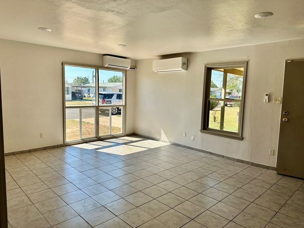 912 W 36th St #NA - Photo 2 of 8