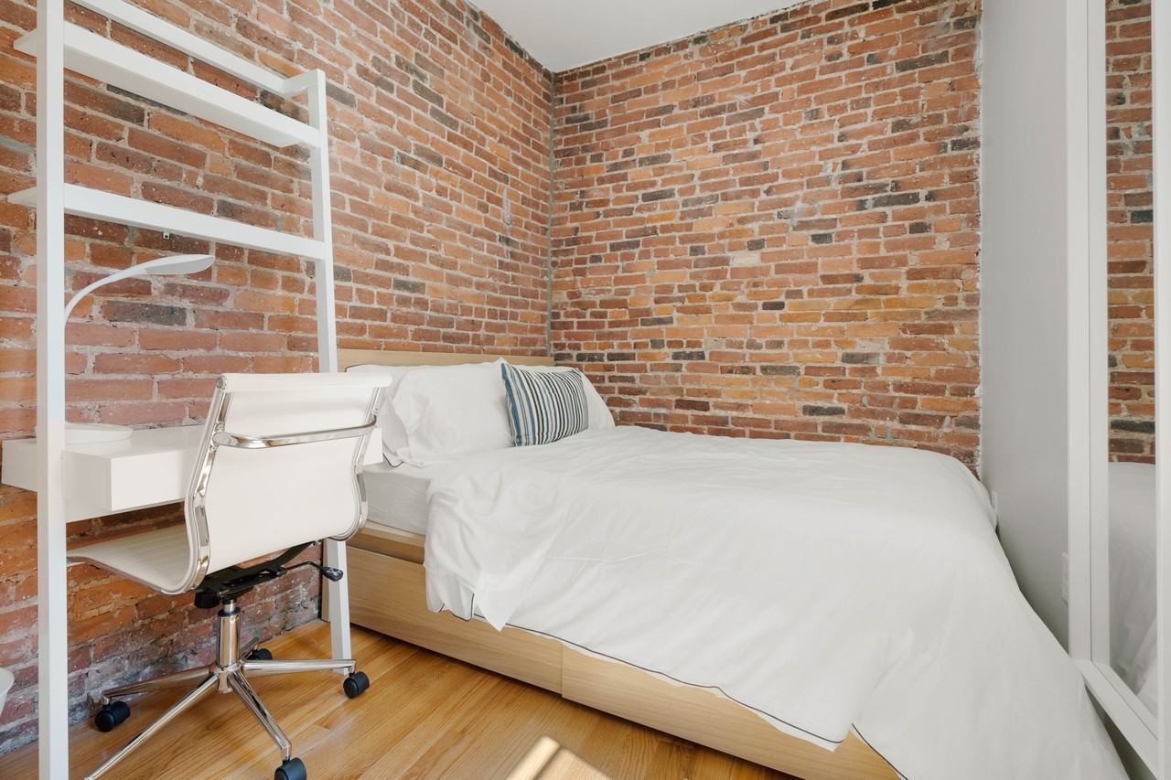 15 Snow Hill St #2