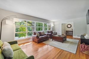 featured image of 821 Lakemont Dr #NA