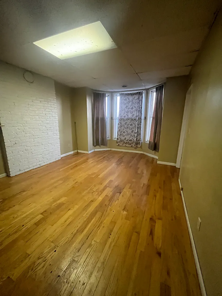 214 8th St #2 - Photo 3 of 5