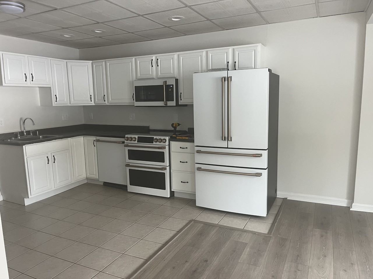 21 Featherbed Ln #A - Photo 4 of 9