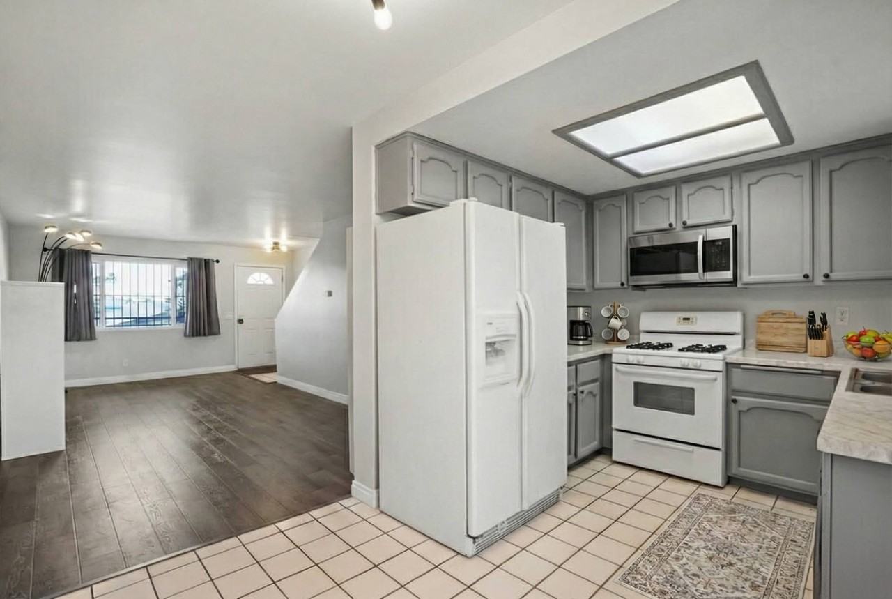 4055 W Rosecrans Ave #8 - Photo 5 of 20