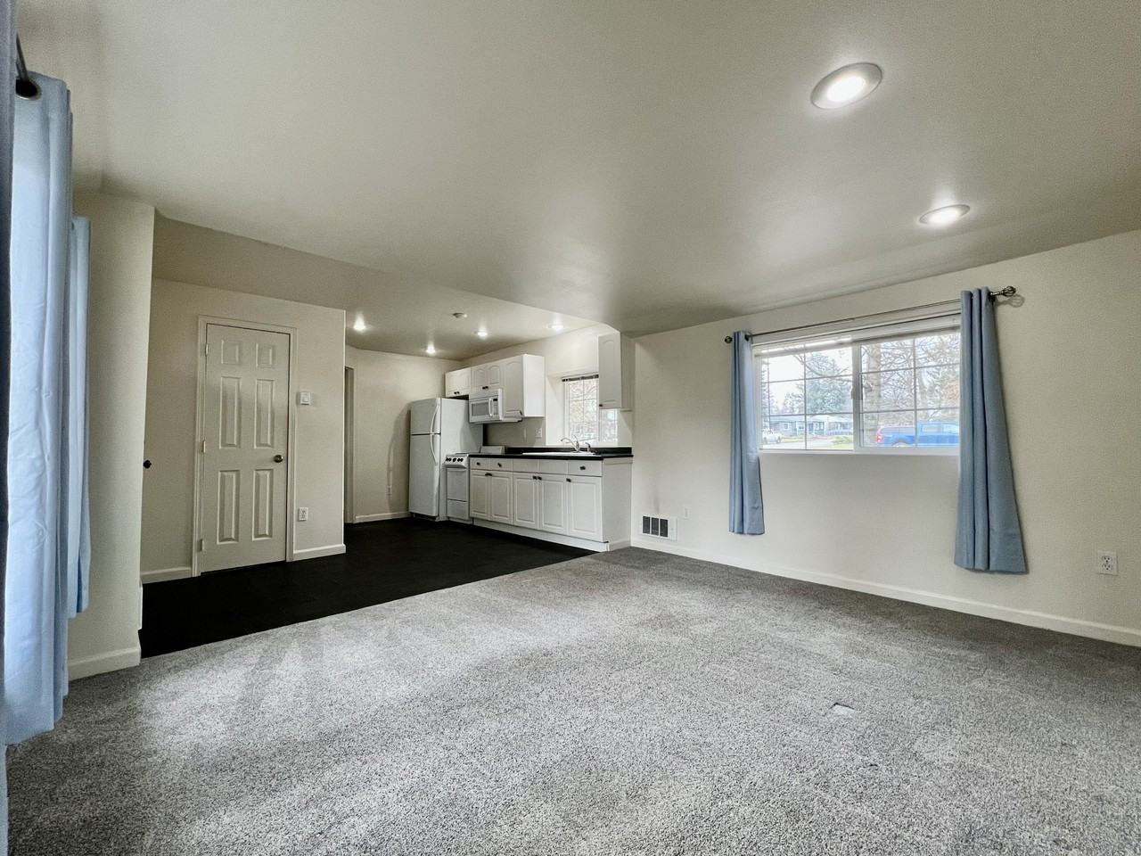 1601 E Coeur D Alene Ave #B - Photo 2 of 11