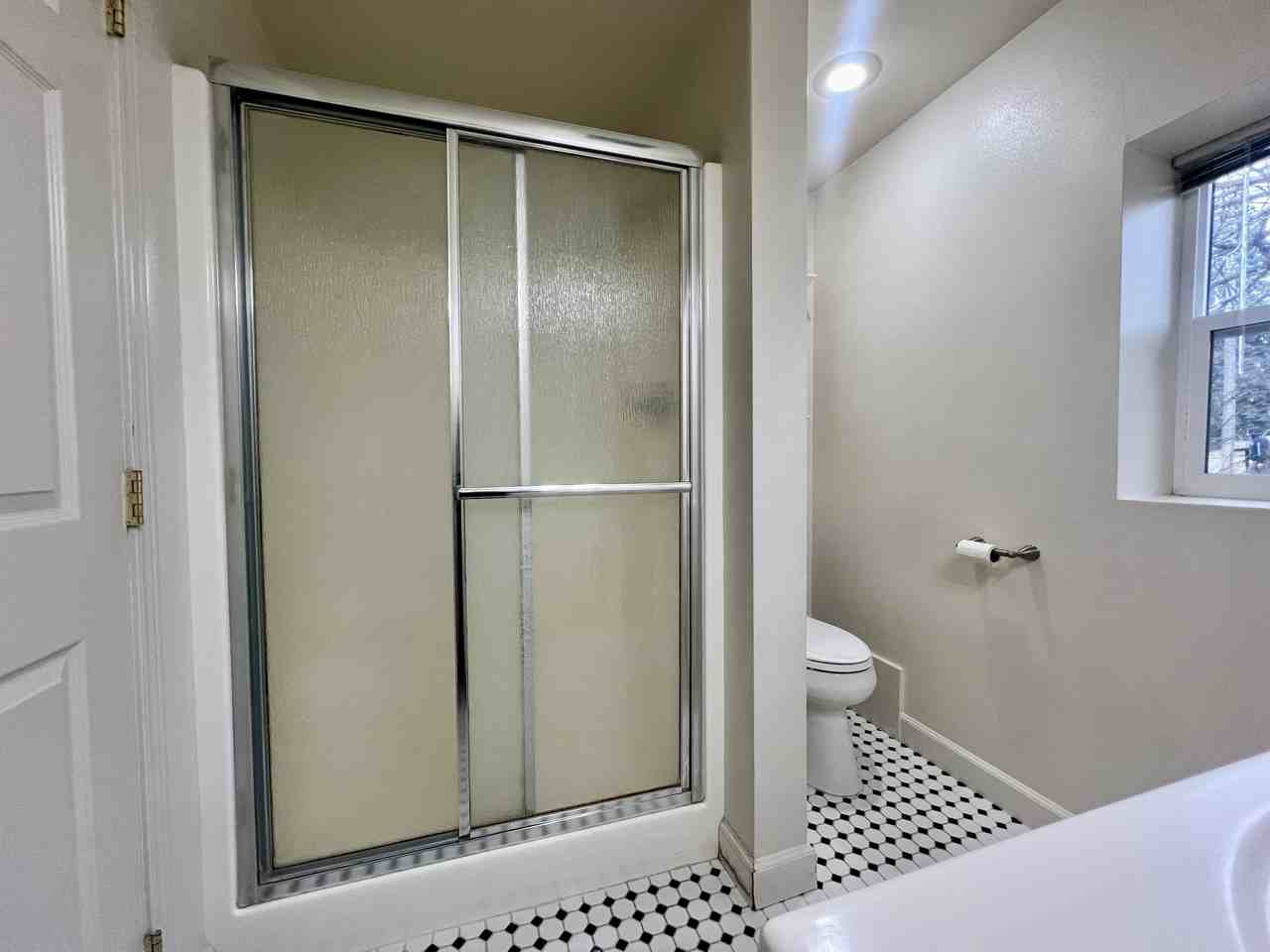 1601 E Coeur D Alene Ave #B - Photo 3 of 11