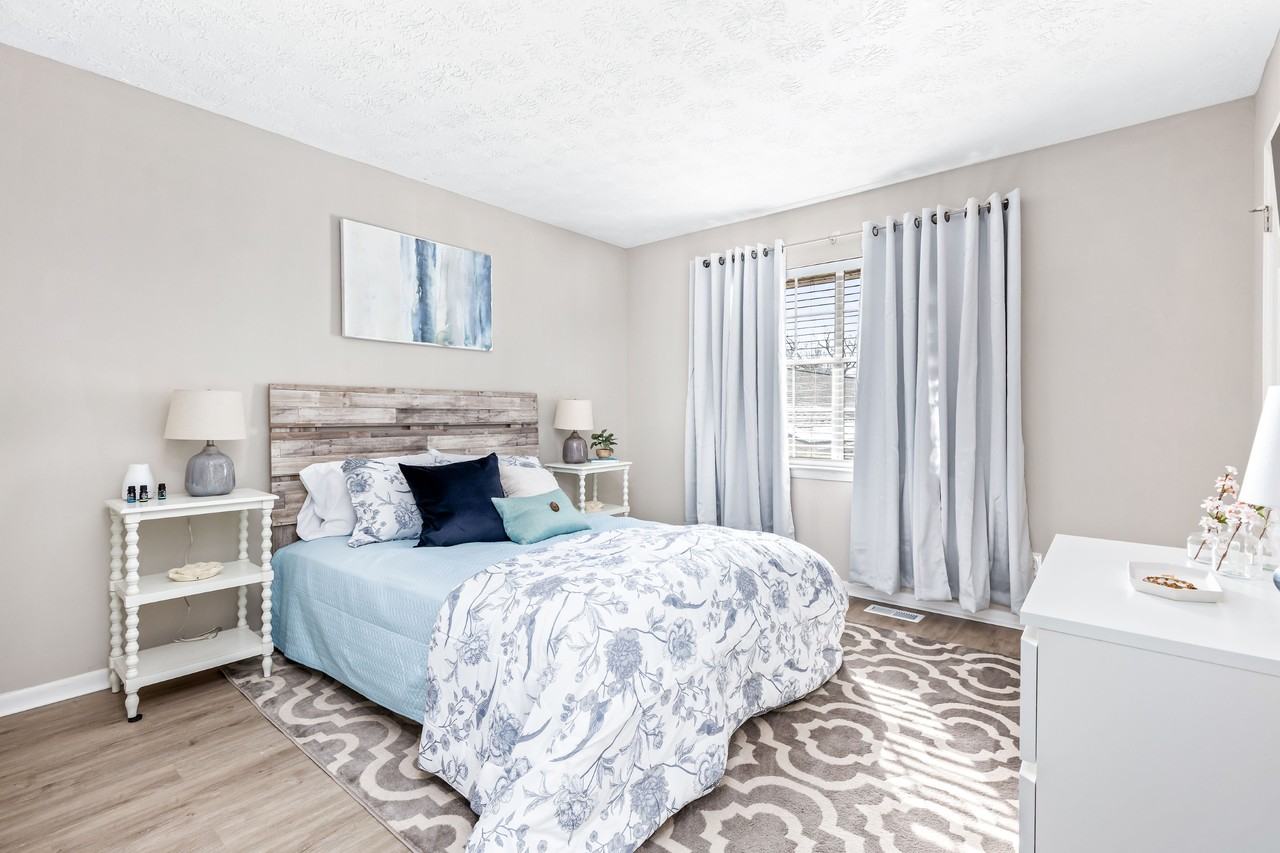 1235 Riverside Dr #E2 - Photo 3 of 10