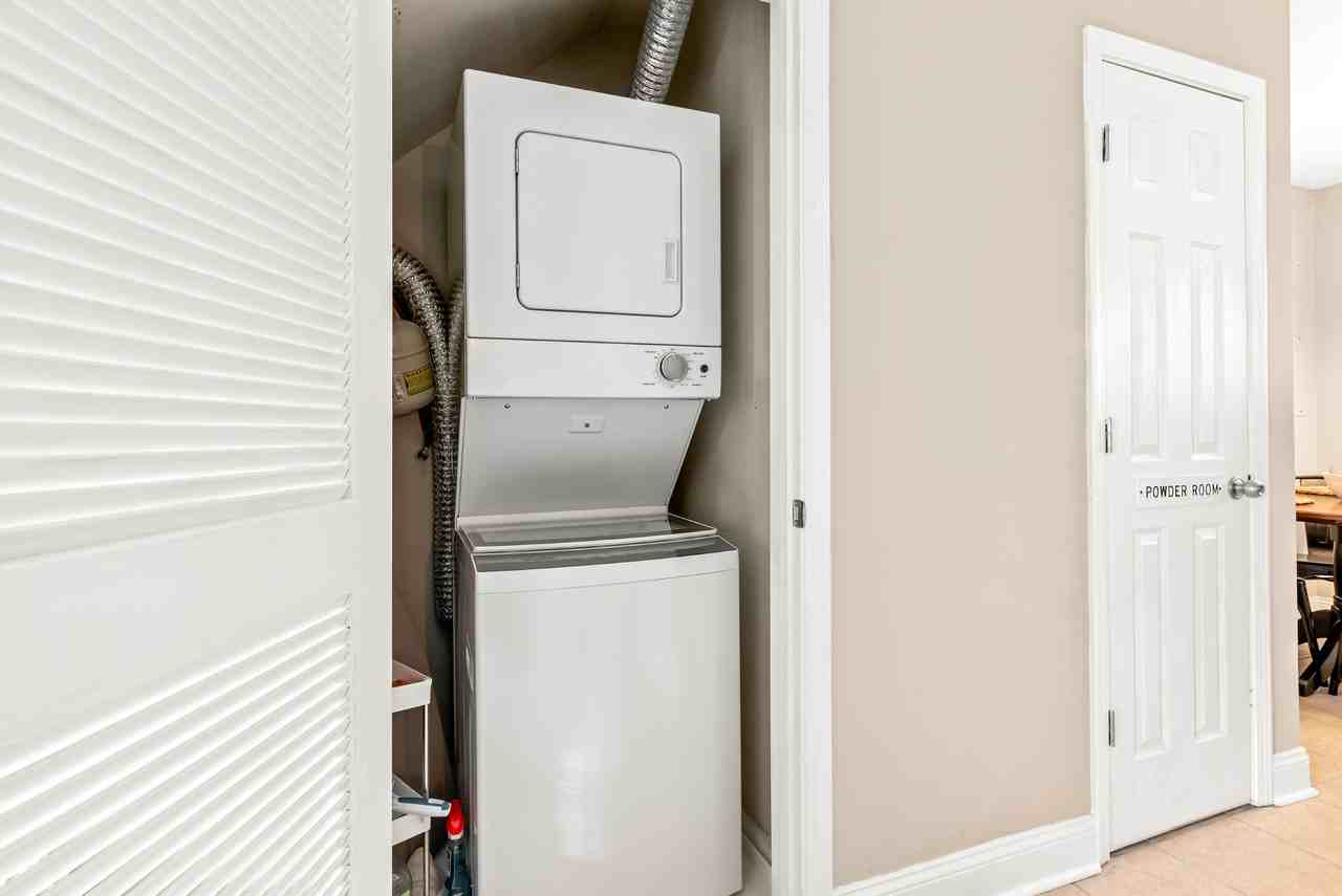 1235 Riverside Dr #E2 - Photo 4 of 10