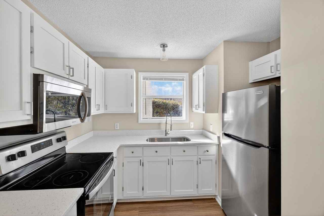 123 Bay Meadow Ct #123 - Photo 2 of 19