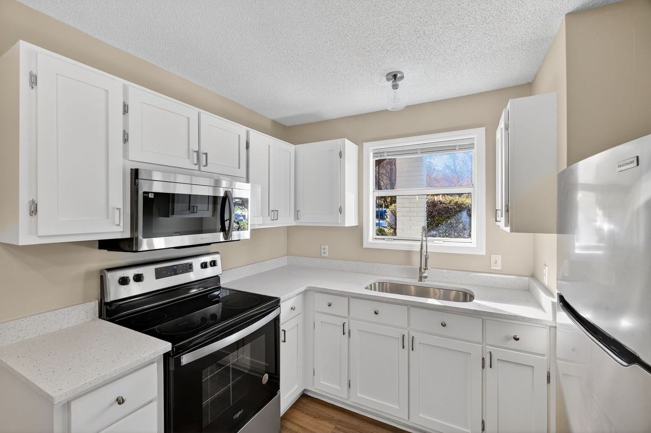 123 Bay Meadow Ct #123 - Photo 3 of 19