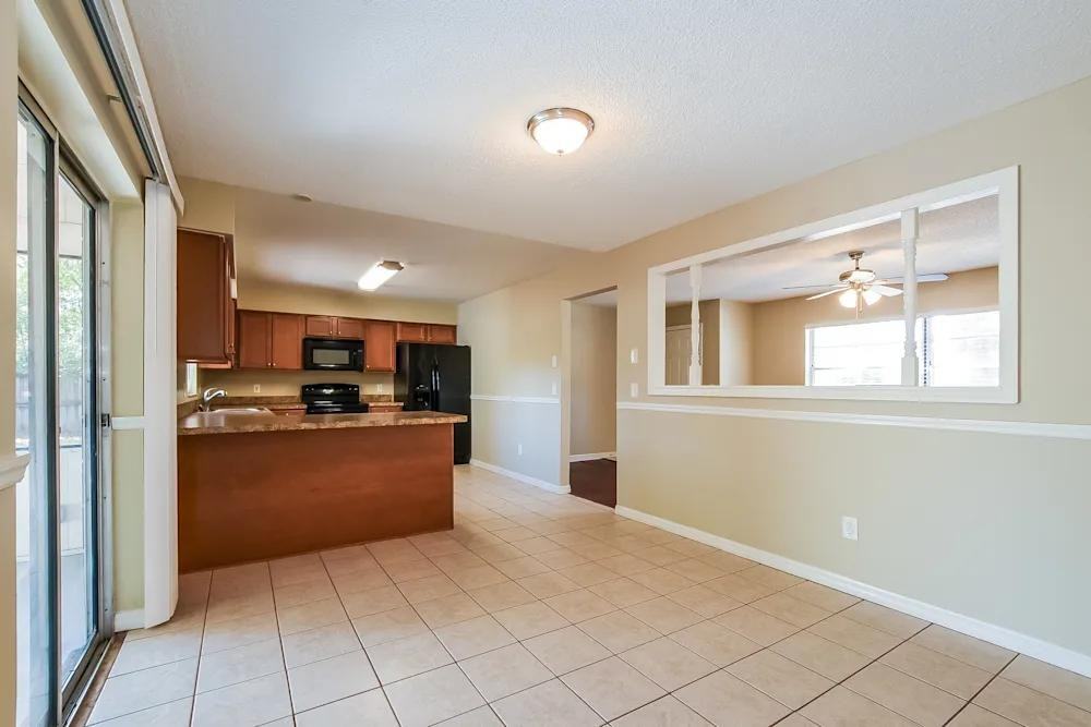 102 Laguna Ct #NA - Photo 3 of 7