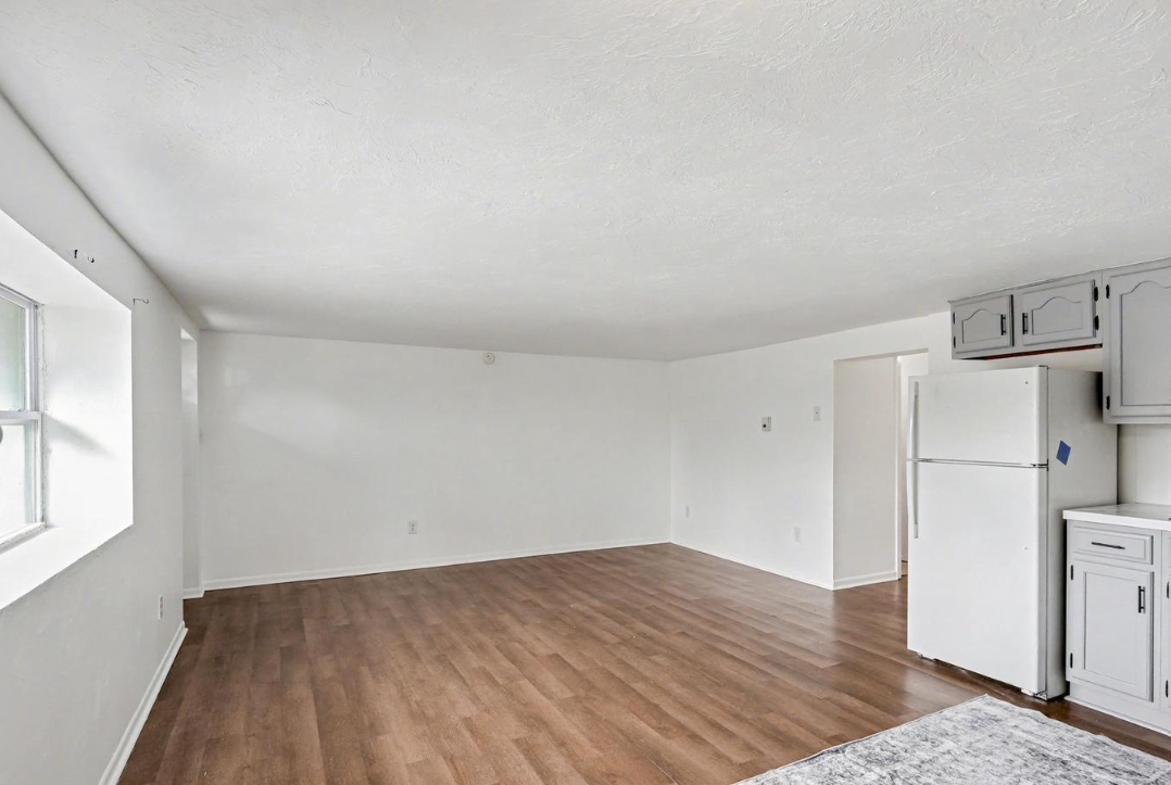 11 N Chestnut St #E - Photo 2 of 8