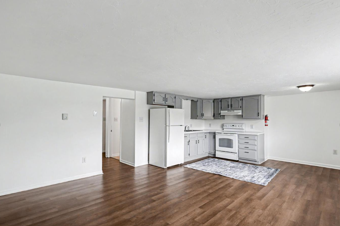 11 N Chestnut St #E - Photo 3 of 8