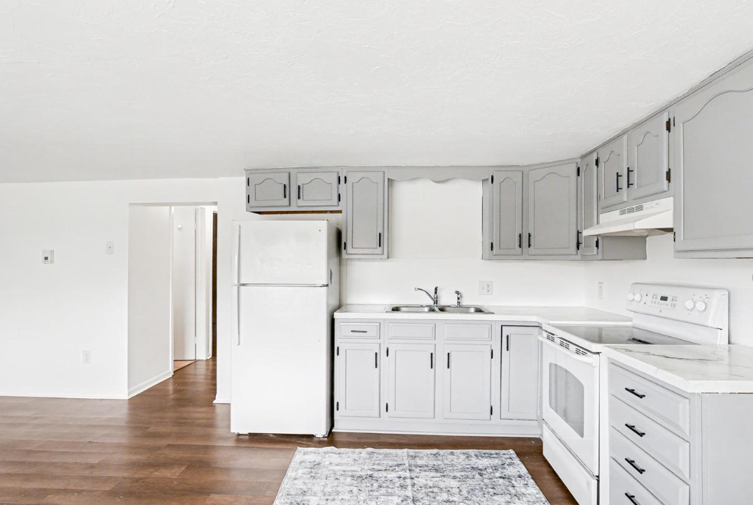 11 N Chestnut St #E - Photo 4 of 8