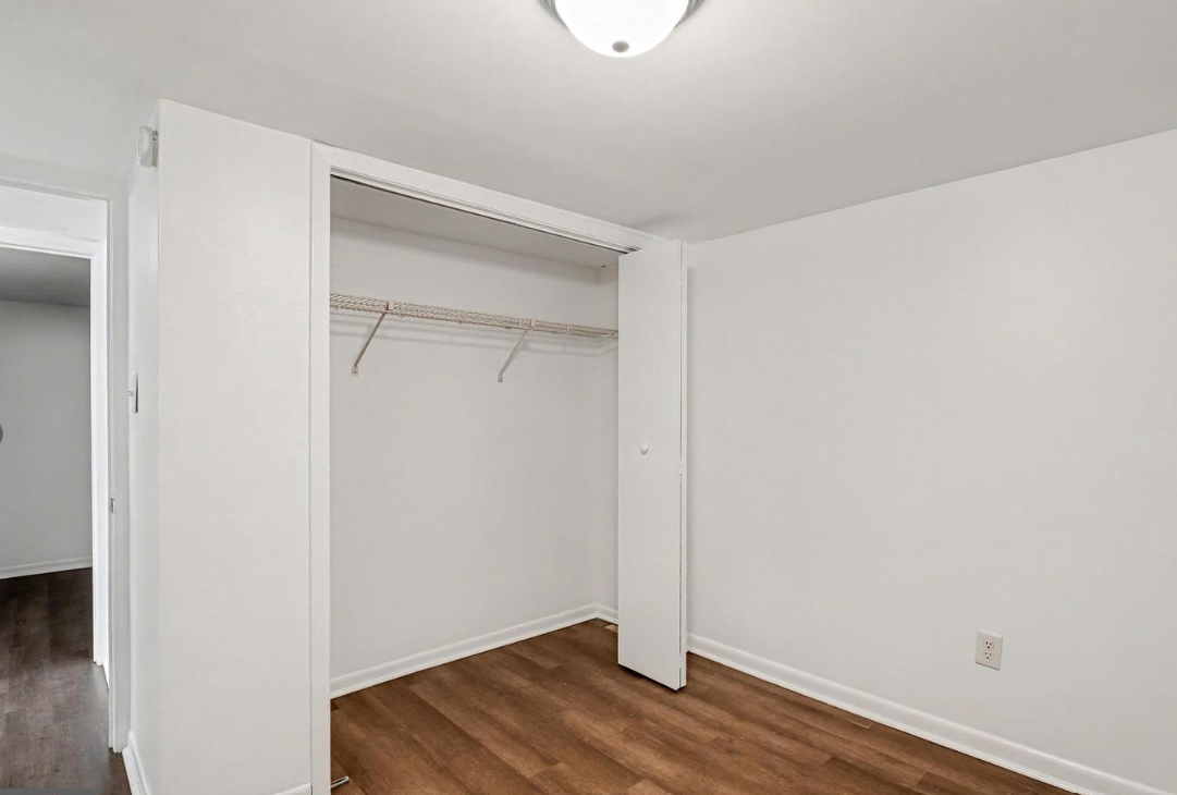 11 N Chestnut St #E - Photo 6 of 8