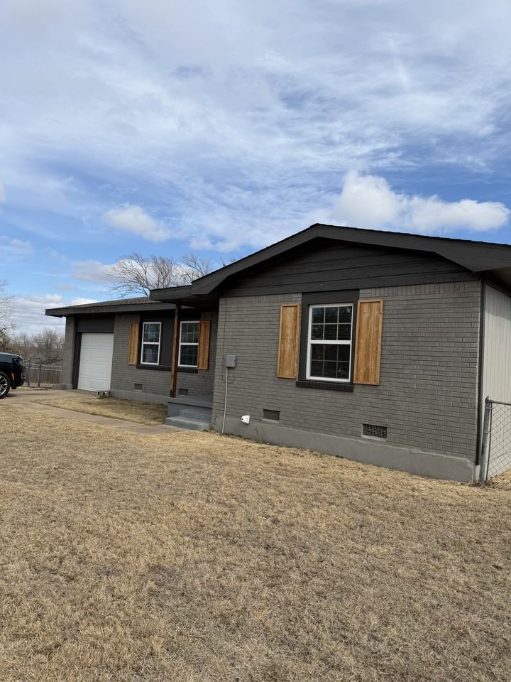 1415 Nw 44th St #NA - Photo 2 of 9