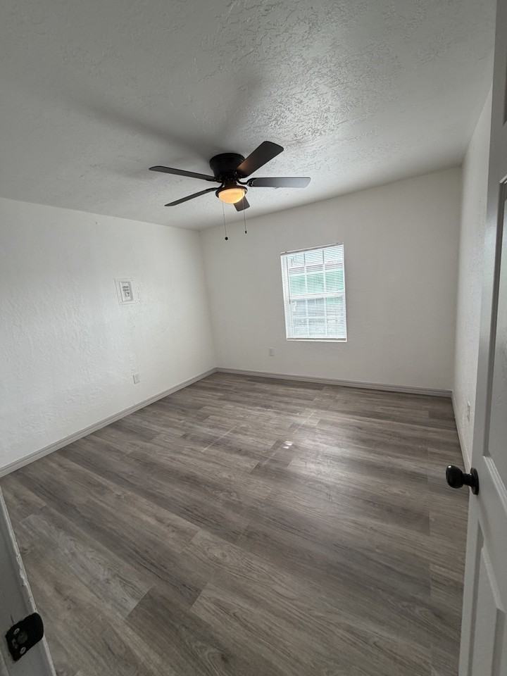 1415 Nw 44th St #NA - Photo 5 of 9