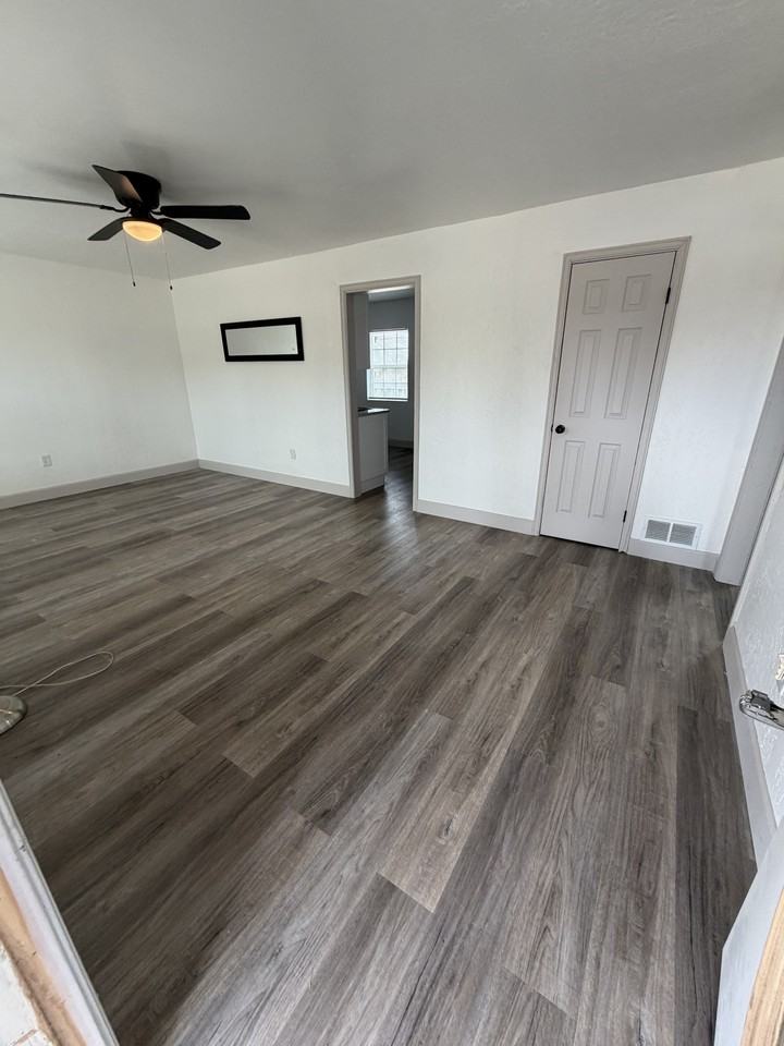 1415 Nw 44th St #NA - Photo 6 of 9