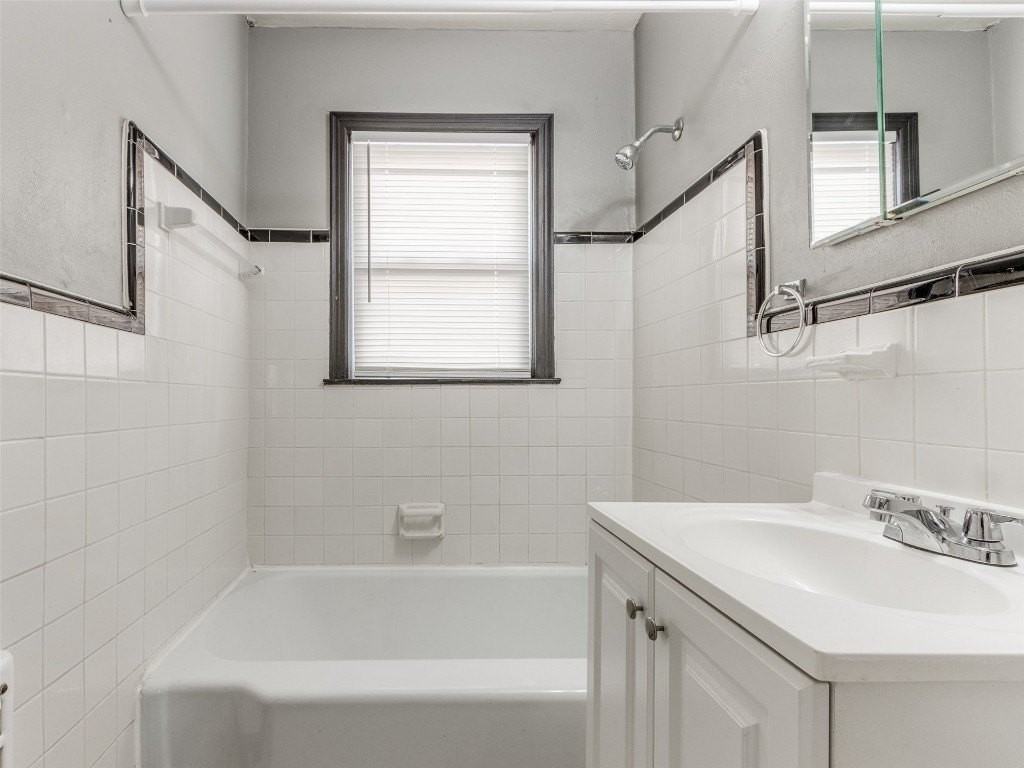 2409 Nw 34th St #NA - Photo 3 of 6