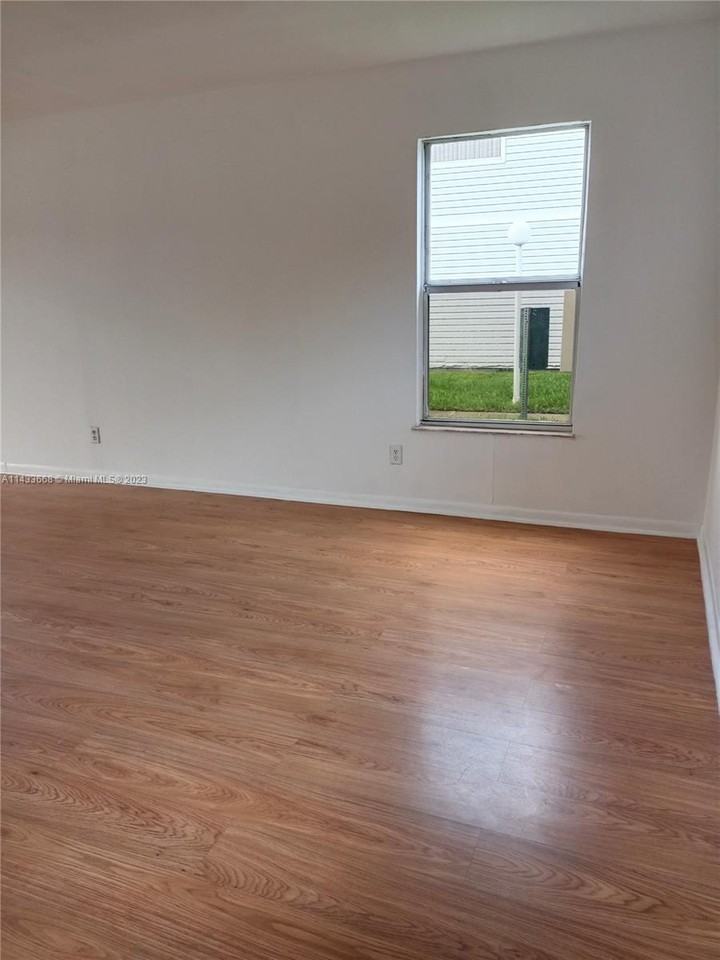 3477 Nw 44th St #106 - Photo 4 of 20