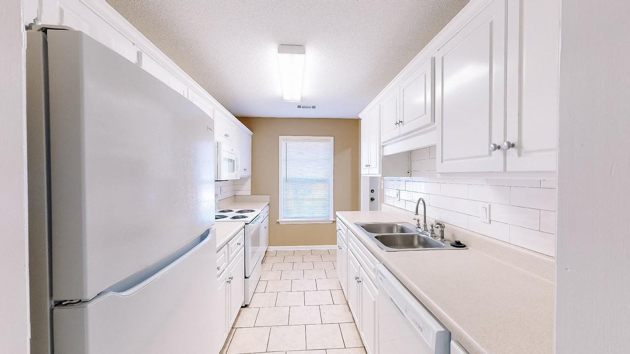 104 Queens Ct - Photo 4 of 18