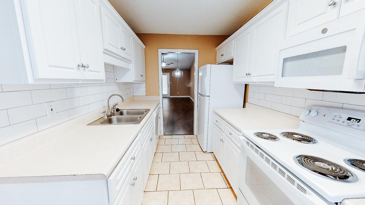 104 Queens Ct - Photo 5 of 18