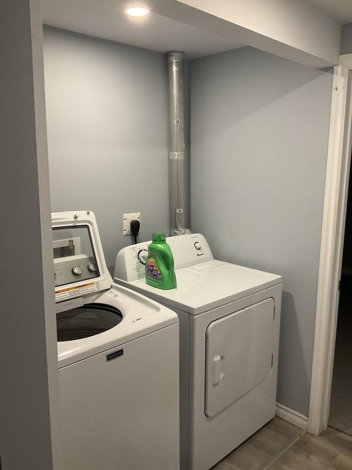 312 Victoria Rd N - Photo 3 of 11