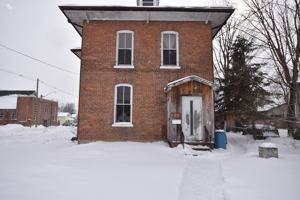 featured image of 23 Glenelg St W