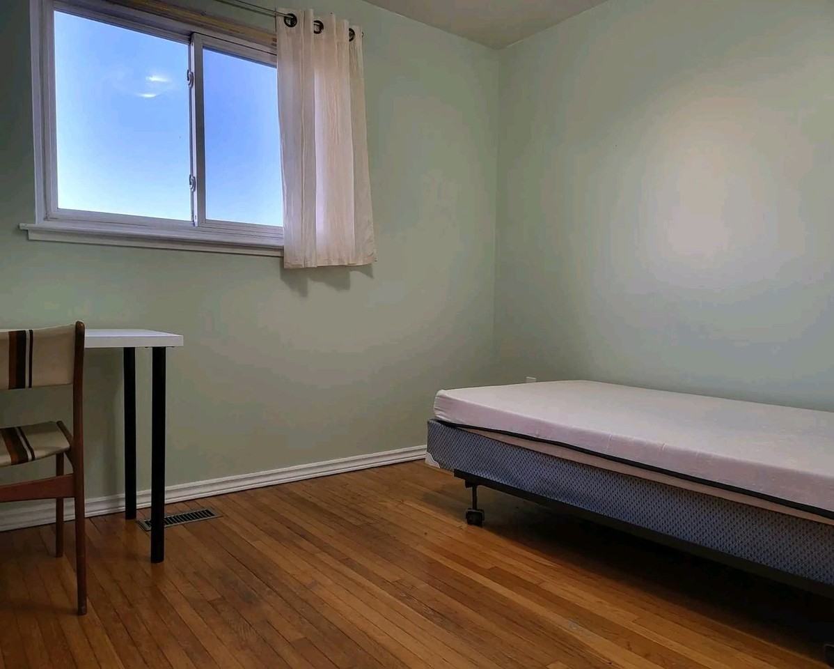 8 Charnleigh Crt - Photo 3 of 17