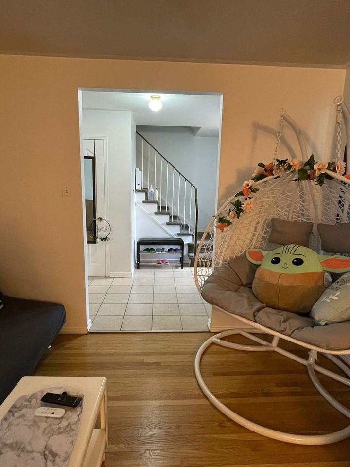 8 Charnleigh Crt - Photo 7 of 17