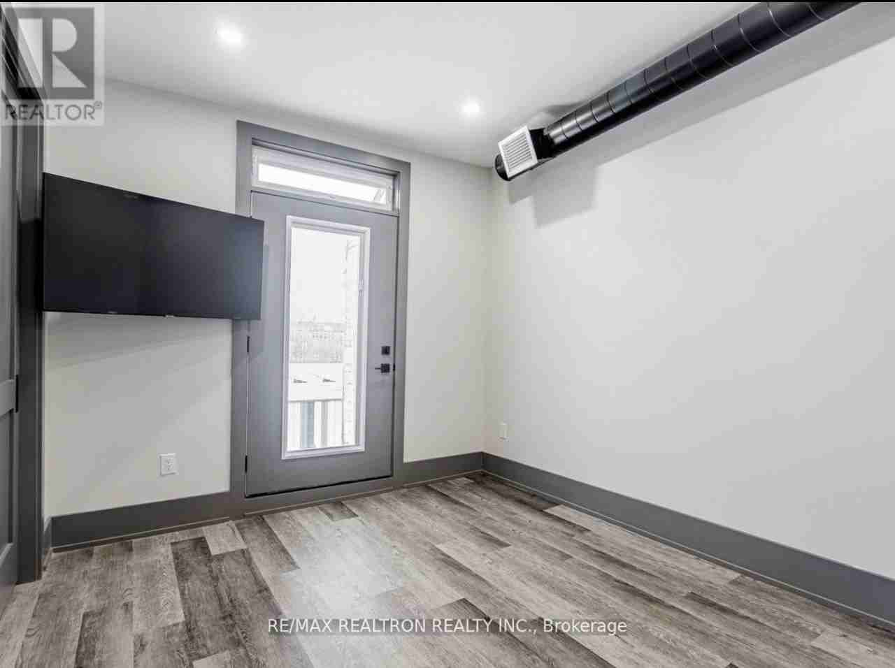 205 Main St S - Photo 2 of 5