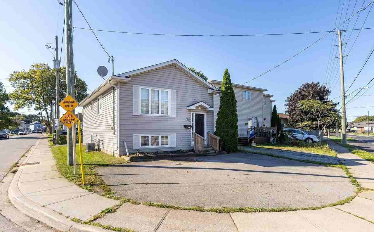 138 Carlton St - Photo 2 of 11