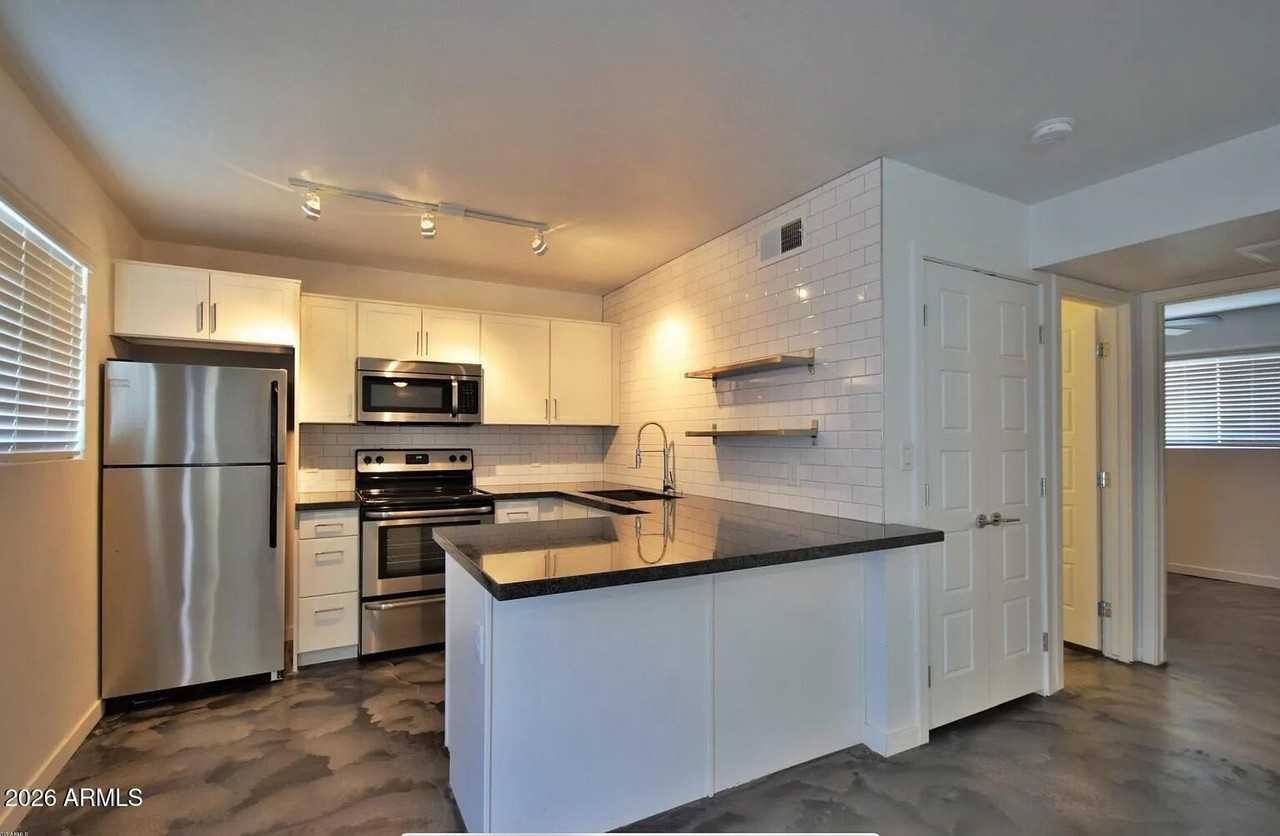 4231 N 27th St Apt 10 #10 - Photo 2 of 14