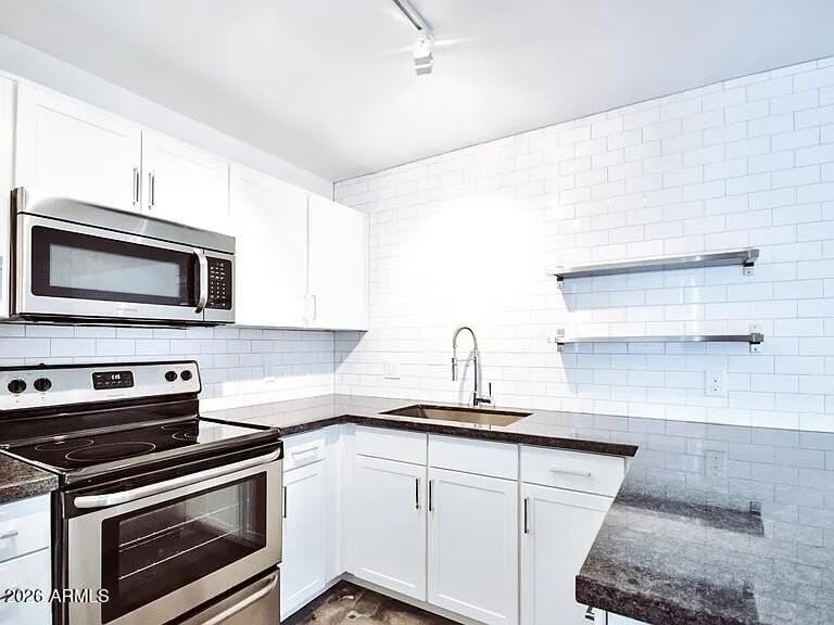 4231 N 27th St Apt 10 #10 - Photo 3 of 14