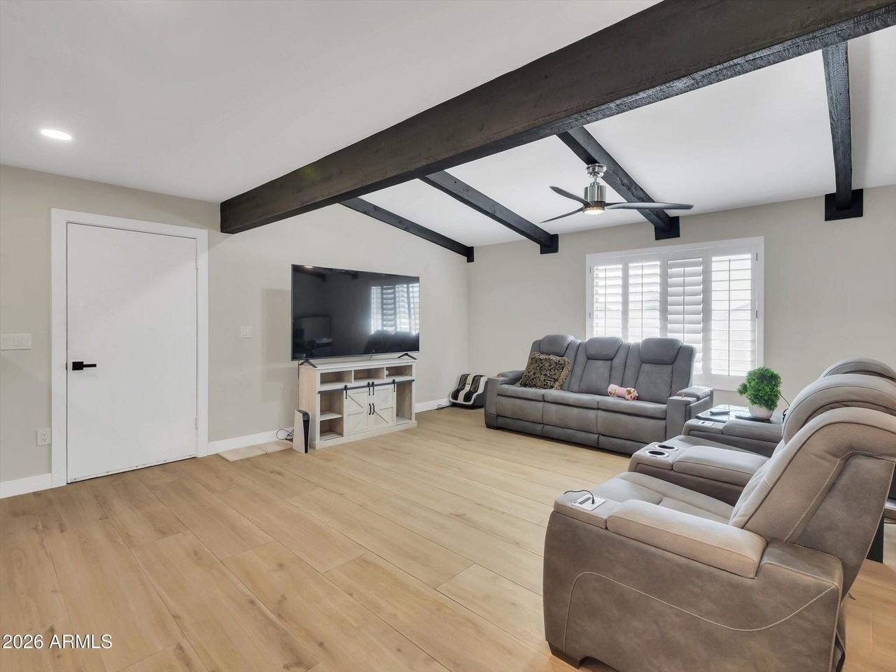 5122 W Fallen Leaf Ln - Photo 5 of 37