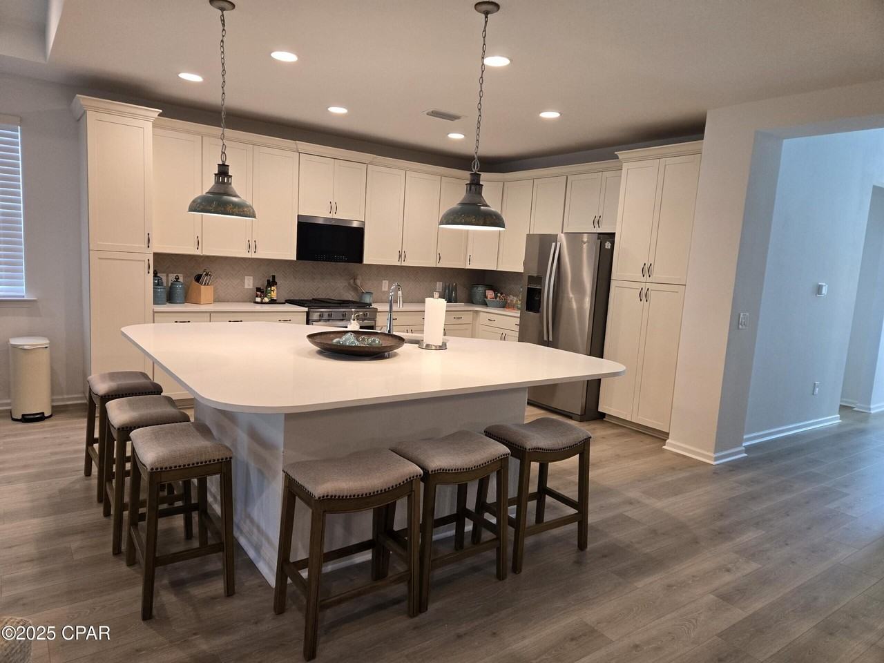 9235 Paradise Dr - Photo 3 of 43