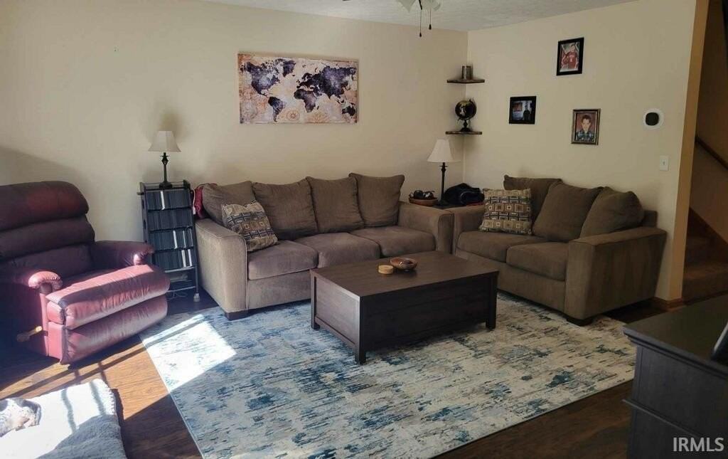 613 W Pine Ln - Photo 4 of 34