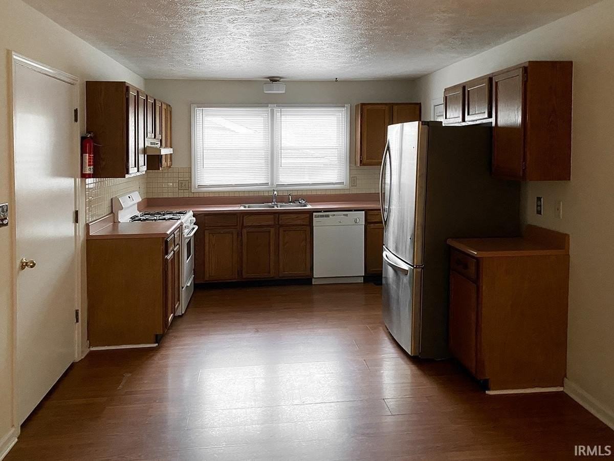 1410 S Palmer Ave - Photo 4 of 17