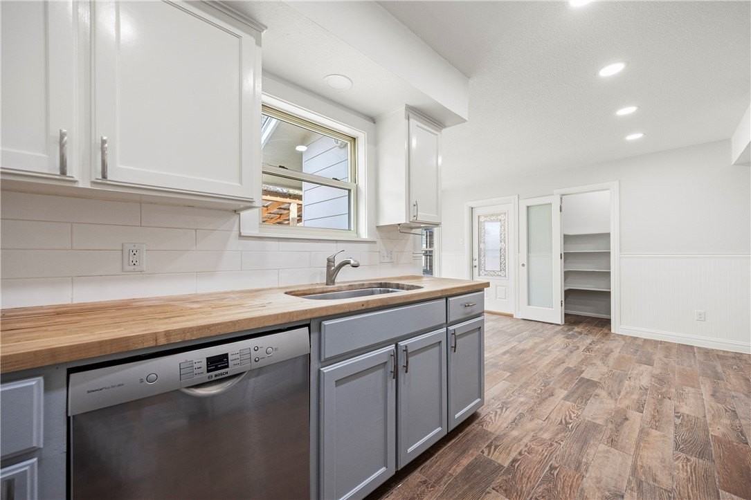 7030 Tree Top Pl - Photo 5 of 15