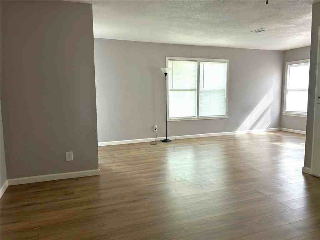 3925 Barnes St - Photo 4 of 20