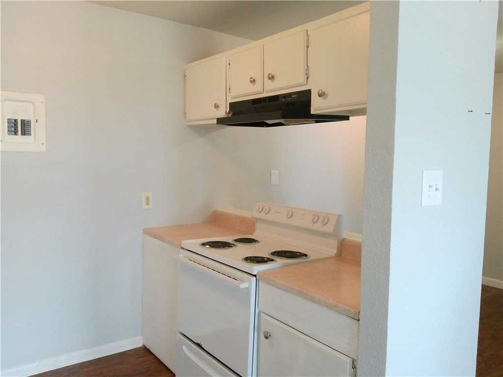 2026 Waldron Rd Apt 203 #203 - Photo 4 of 8