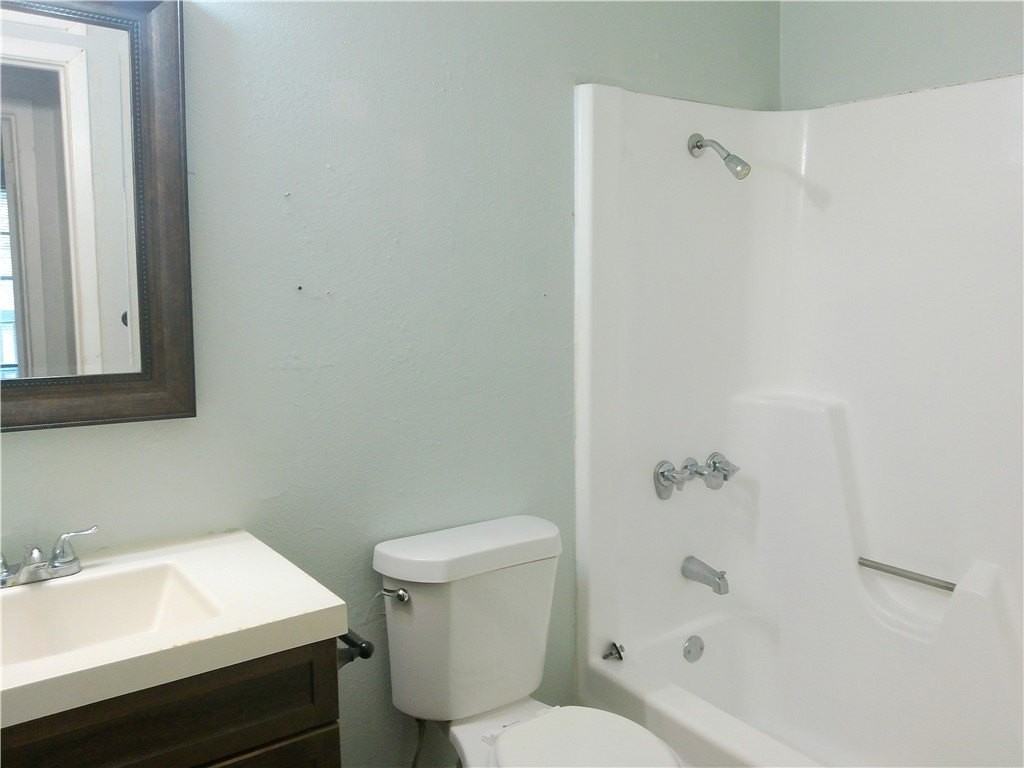 2026 Waldron Rd Apt 203 #203 - Photo 6 of 8