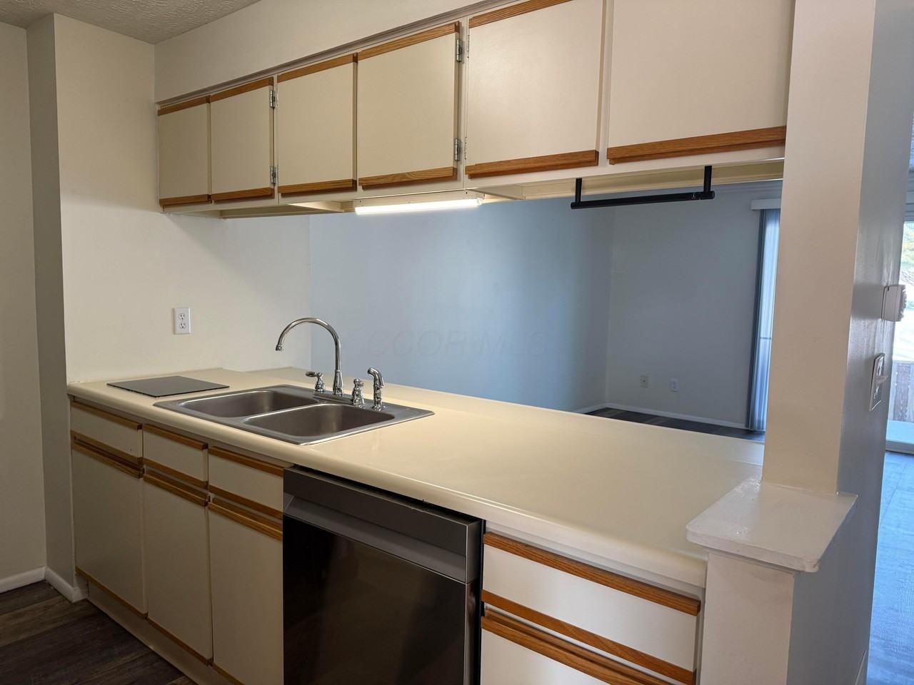 6706 Manring Ct - Photo 3 of 18