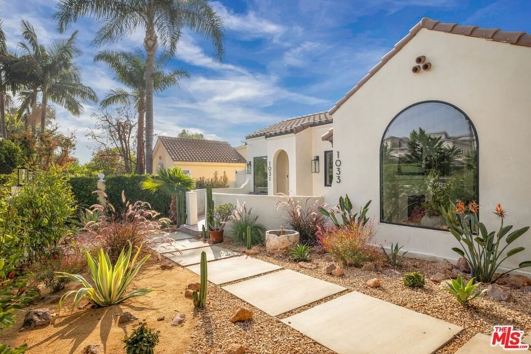 1033 Havenhurst Dr - Photo 3 of 24