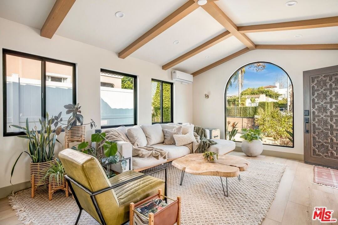 1033 Havenhurst Dr - Photo 6 of 24